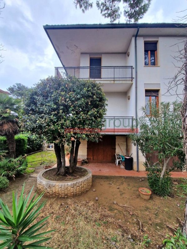 casa indipendente in vendita a Livorno in zona Antignano