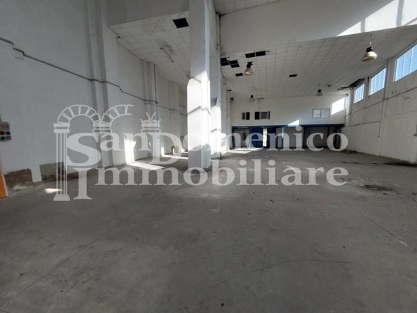 locale commerciale in vendita a Livorno