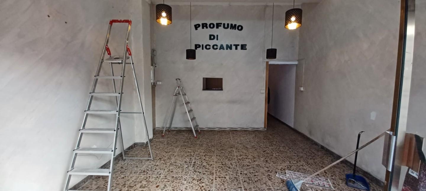 negozio in vendita a Livorno in zona Centro Città