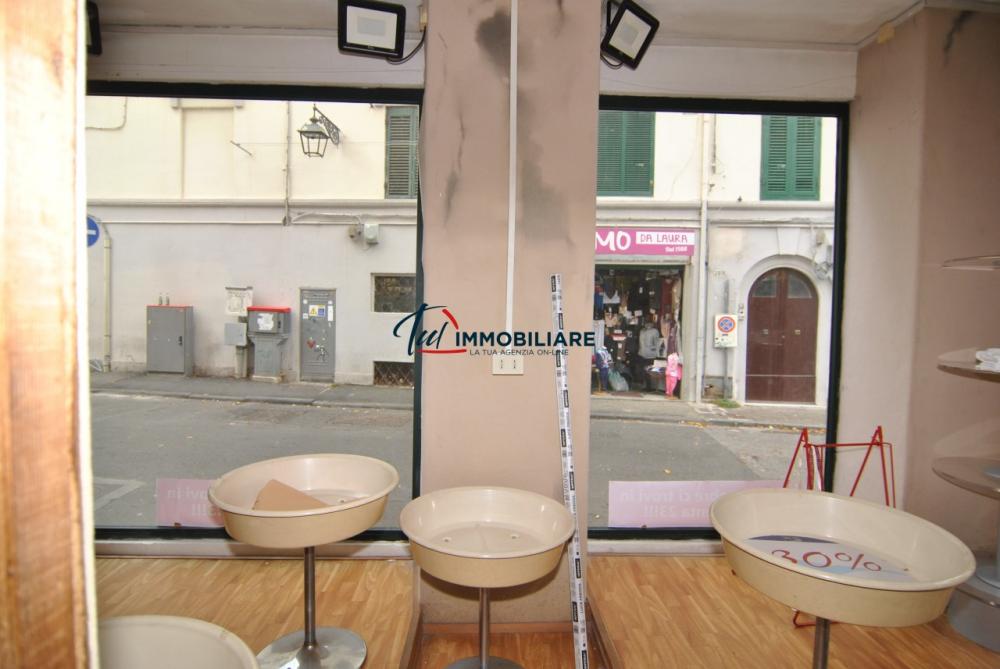 negozio in vendita a Livorno in zona Centro Città