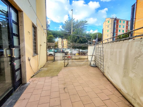 locale commerciale in vendita a Livorno