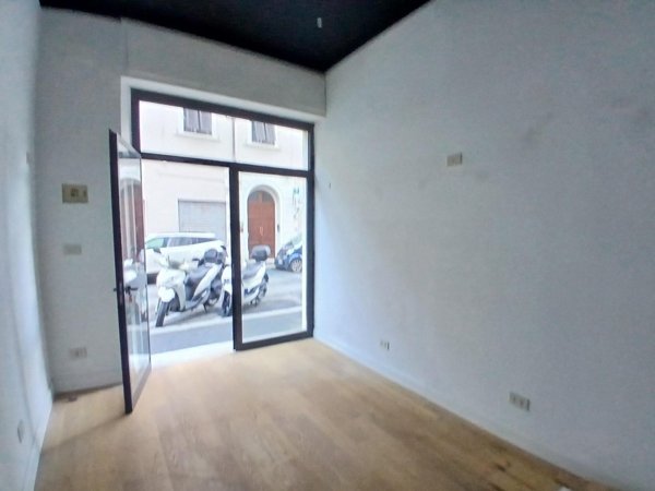 locale commerciale in vendita a Livorno