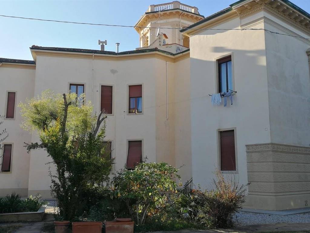casa indipendente in vendita a Livorno in zona Antignano