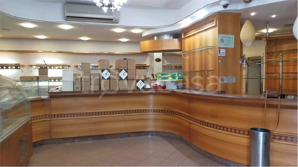 negozio in vendita a Livorno in zona Centro Città