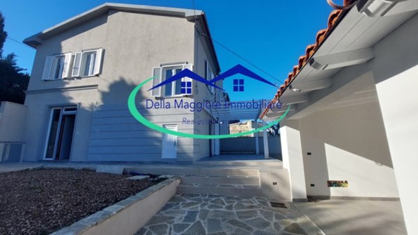 casa indipendente in vendita a Livorno in zona Montenero