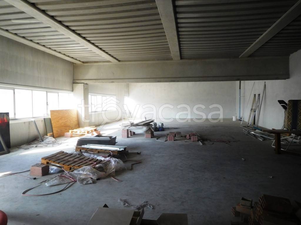 locale commerciale in vendita a Livorno