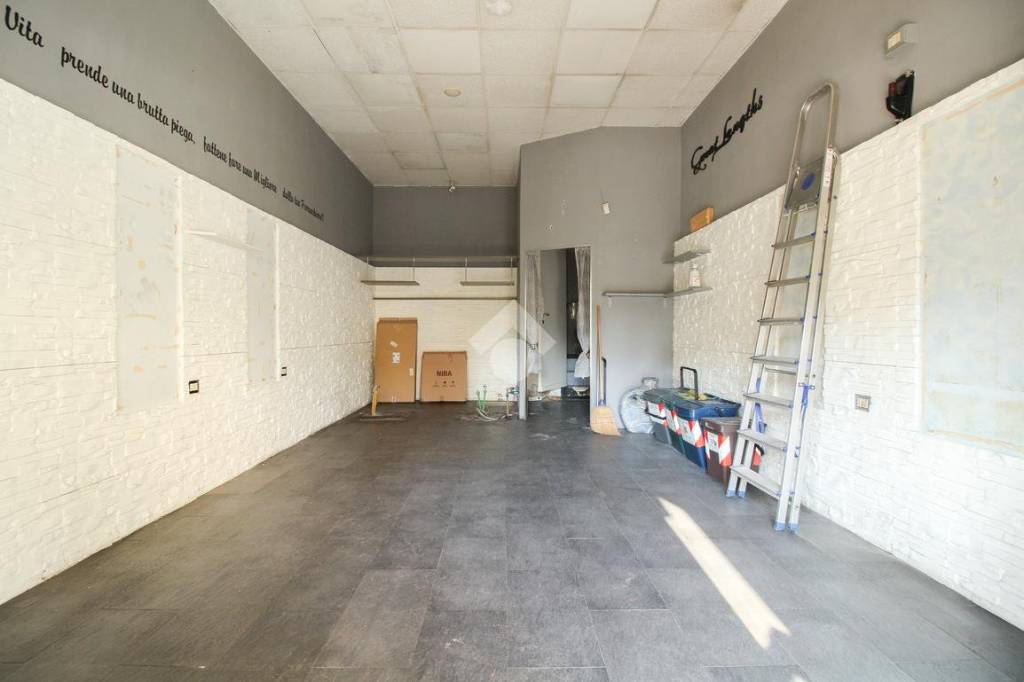 negozio in vendita a Livorno in zona Centro Città
