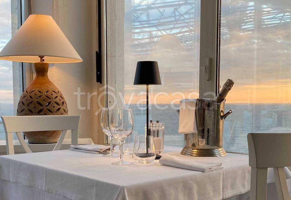 negozio in vendita a Livorno in zona Quercianella