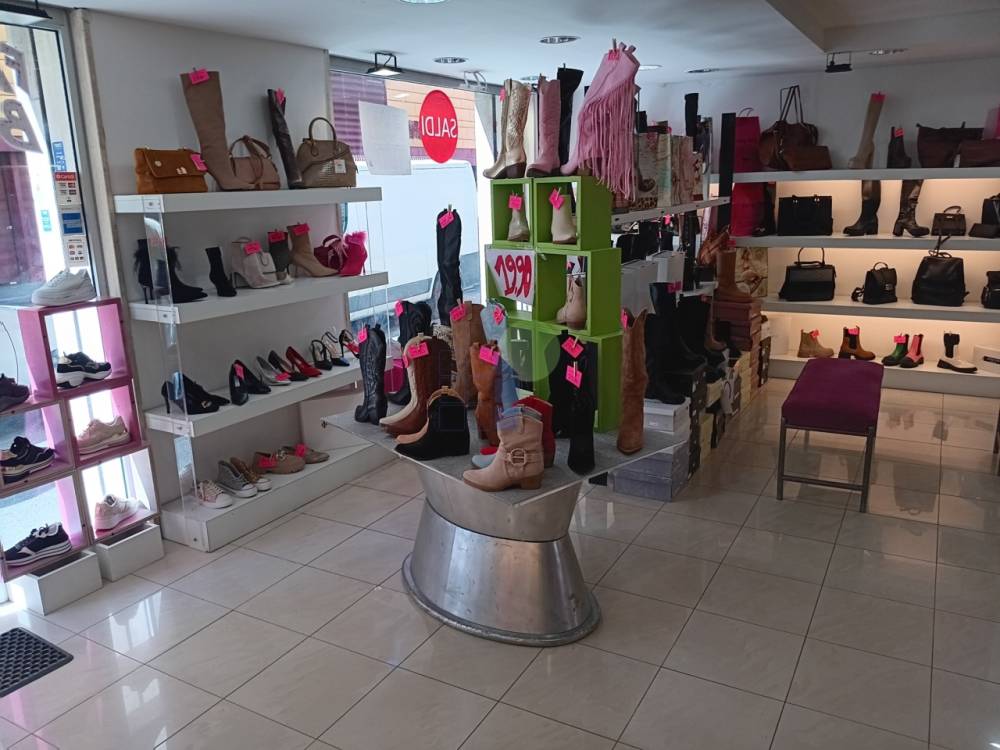 negozio in vendita a Livorno in zona Centro Città
