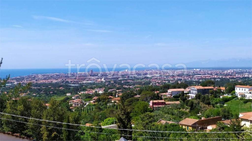 casa indipendente in vendita a Livorno in zona Montenero