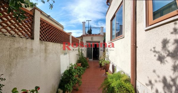 casa indipendente in vendita a Livorno in zona Stazione