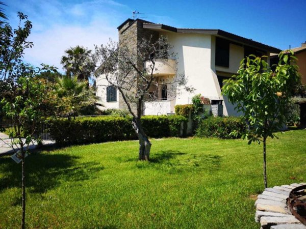 casa indipendente in vendita a Livorno in zona Montenero