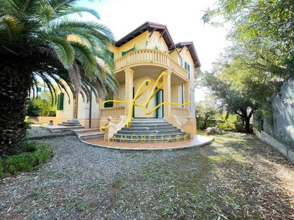 casa indipendente in vendita a Livorno in zona Montenero