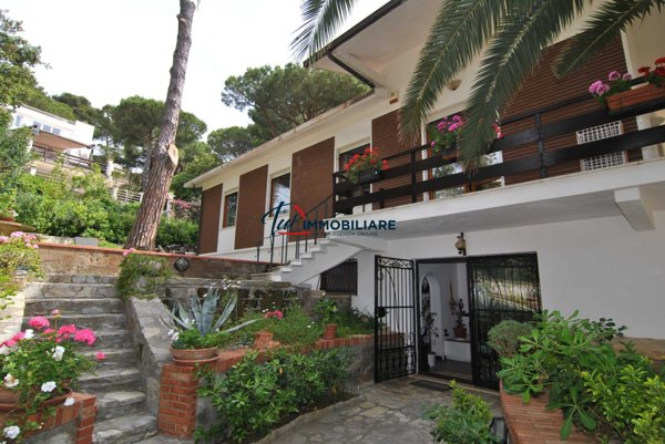 casa indipendente in vendita a Livorno in zona Quercianella