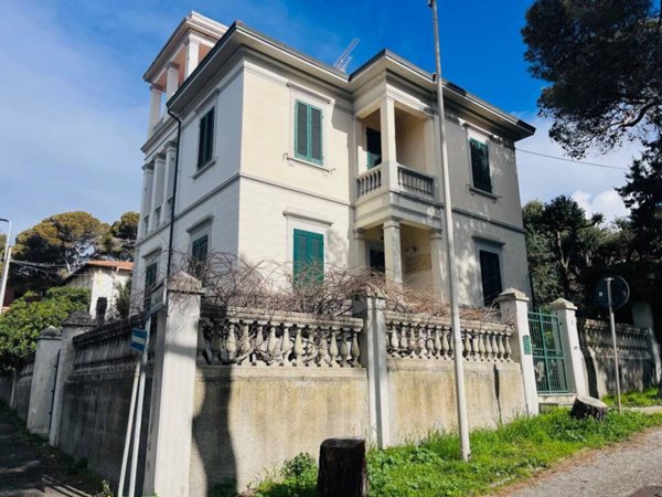 appartamento in vendita a Livorno in zona Montenero