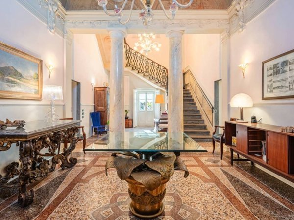 intera palazzina in vendita a Livorno in zona Ardenza
