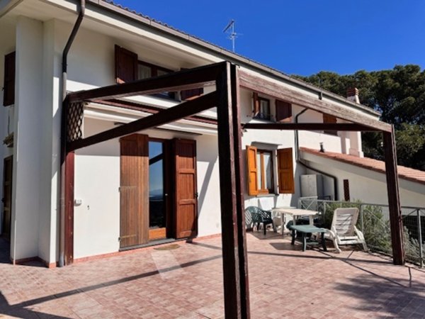 casa indipendente in vendita a Livorno in zona Castellaccio