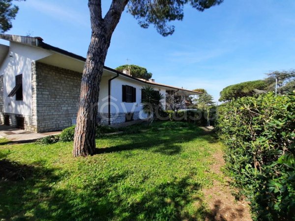 casa indipendente in vendita a Livorno in zona Montenero