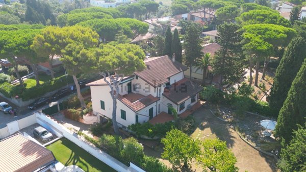 casa indipendente in vendita a Livorno in zona Montenero