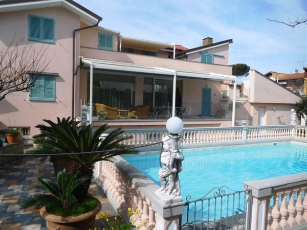 casa indipendente in vendita a Livorno in zona Antignano
