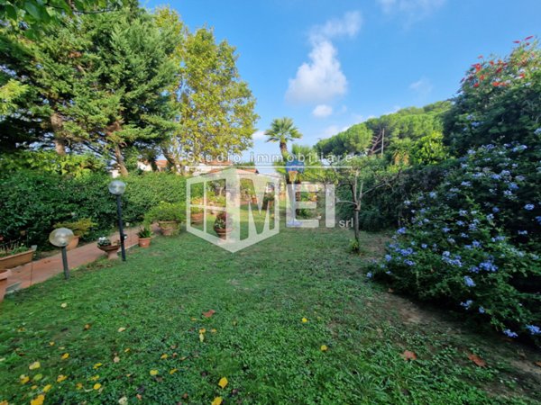 casa indipendente in vendita a Livorno in zona Montenero