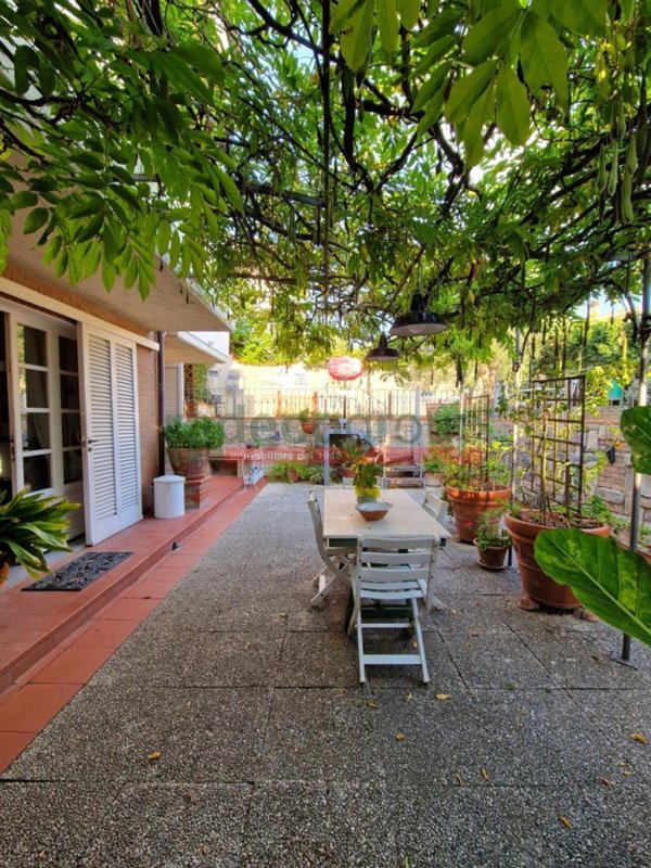casa indipendente in vendita a Livorno in zona Montenero