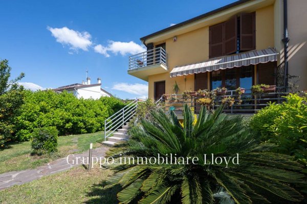 casa indipendente in vendita a Livorno in zona Collinaia