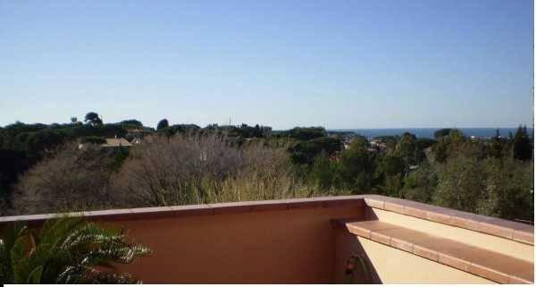 casa indipendente in vendita a Livorno in zona Montenero