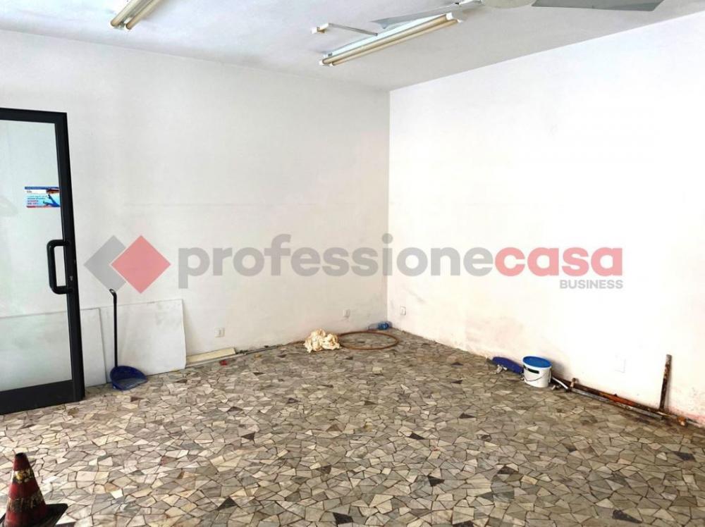 negozio in vendita a Livorno in zona Centro Città