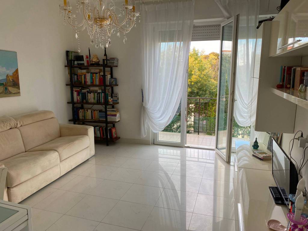 appartamento in vendita a Livorno in zona Montenero