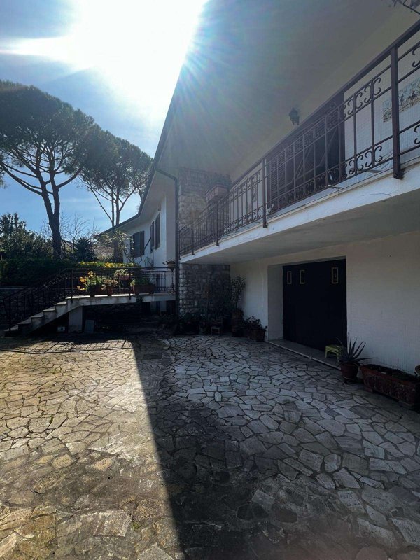 casa indipendente in vendita a Livorno in zona Montenero