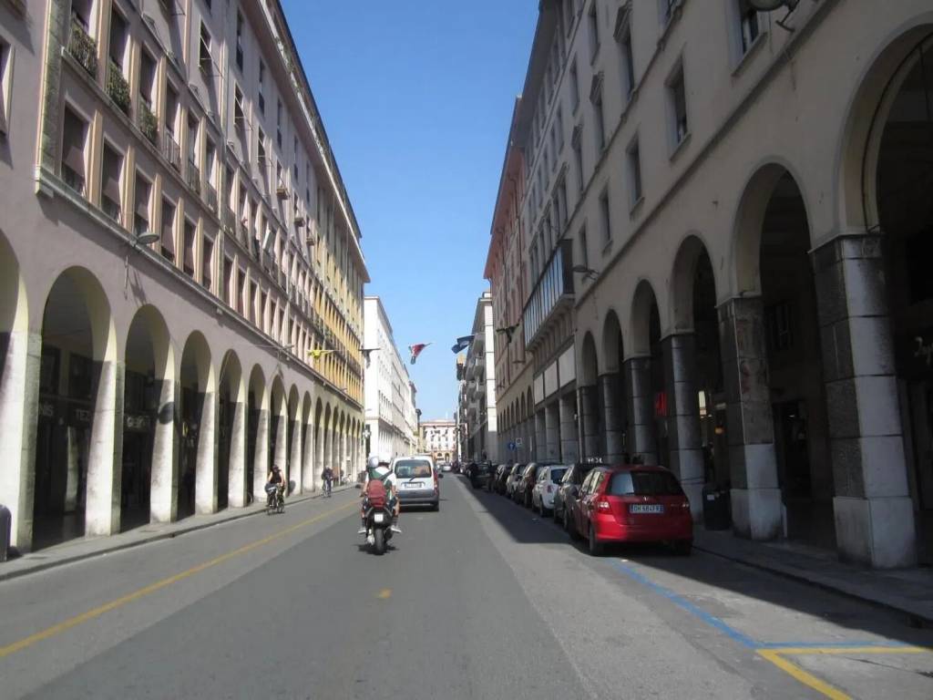negozio in vendita a Livorno in zona Centro Città