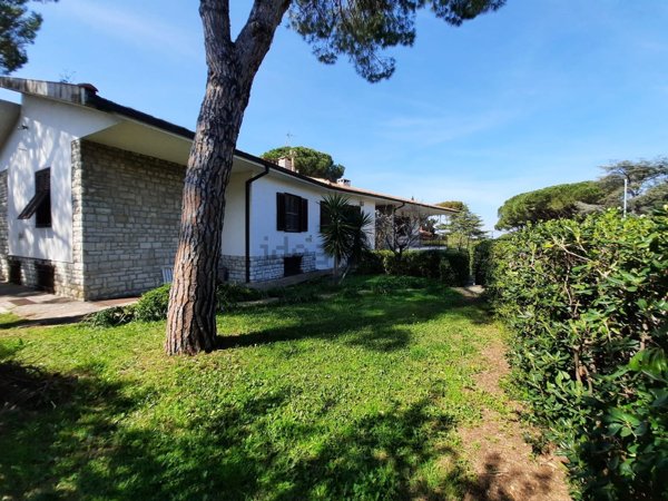 casa indipendente in vendita a Livorno in zona Montenero