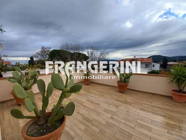 casa indipendente in vendita a Livorno in zona Montenero