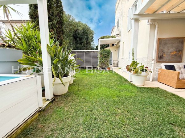 casa indipendente in vendita a Livorno in zona Antignano