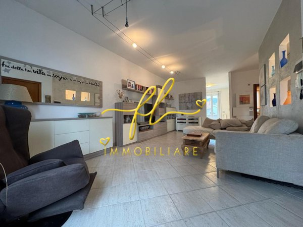 casa indipendente in vendita a Livorno in zona Montenero