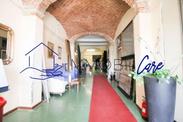 locale commerciale in vendita a Livorno