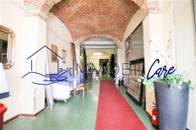 locale commerciale in vendita a Livorno