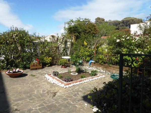 casa indipendente in vendita a Livorno in zona Antignano