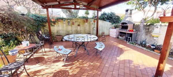 casa indipendente in vendita a Livorno in zona Montenero