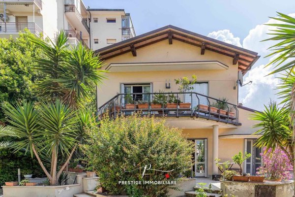 casa indipendente in vendita a Livorno