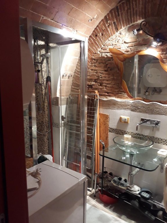 negozio in vendita a Livorno in zona Centro Città