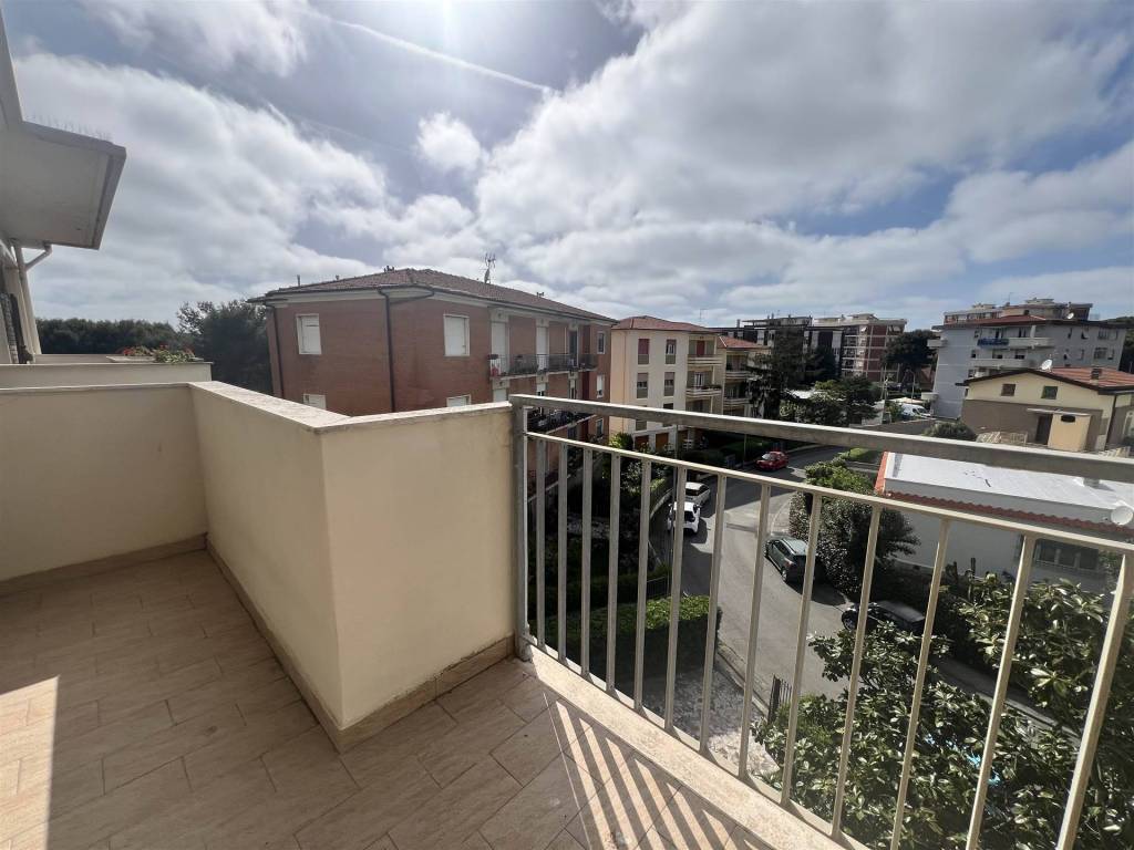 appartamento in vendita a Livorno in zona Ardenza