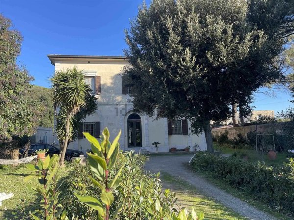 casa indipendente in vendita a Livorno in zona Montenero