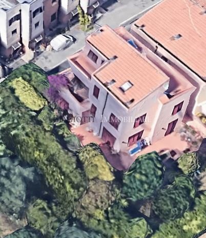 casa indipendente in vendita a Livorno in zona Montenero