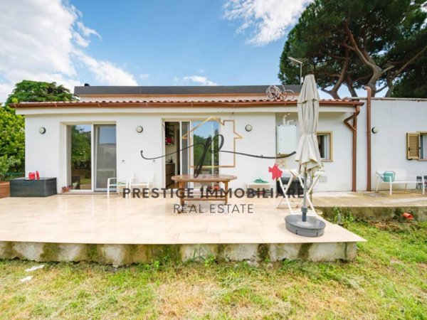 casa indipendente in vendita a Livorno in zona Padula