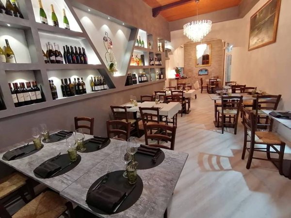negozio in vendita a Livorno in zona Ardenza