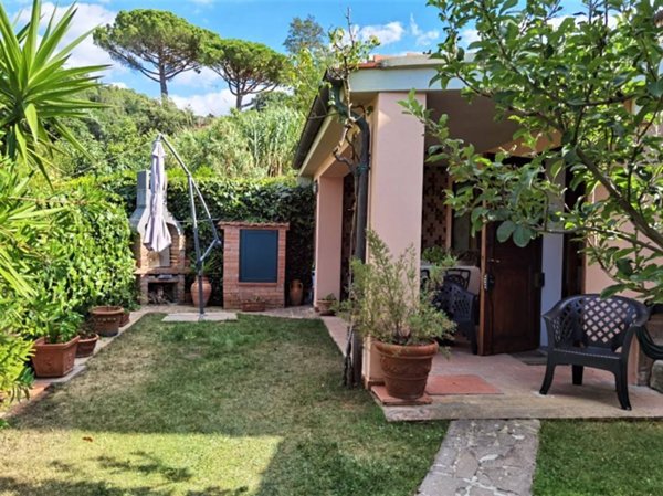 casa indipendente in vendita a Livorno in zona Montenero