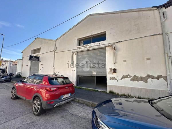 capannone in vendita a Livorno