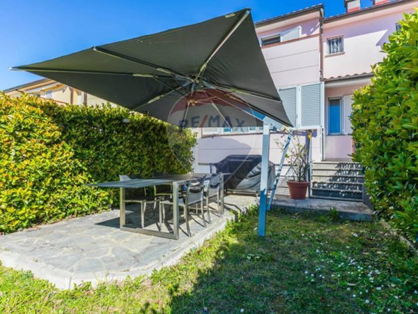 casa indipendente in vendita a Livorno in zona Montenero